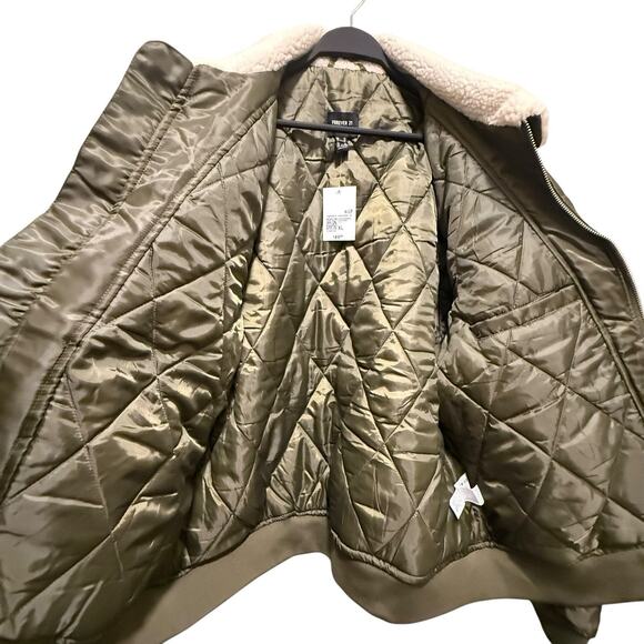 Forever 21 Men's Olive Green Bomber Jacket with Sherpa Collar - Size XL - NWT - Picture 4 of 13